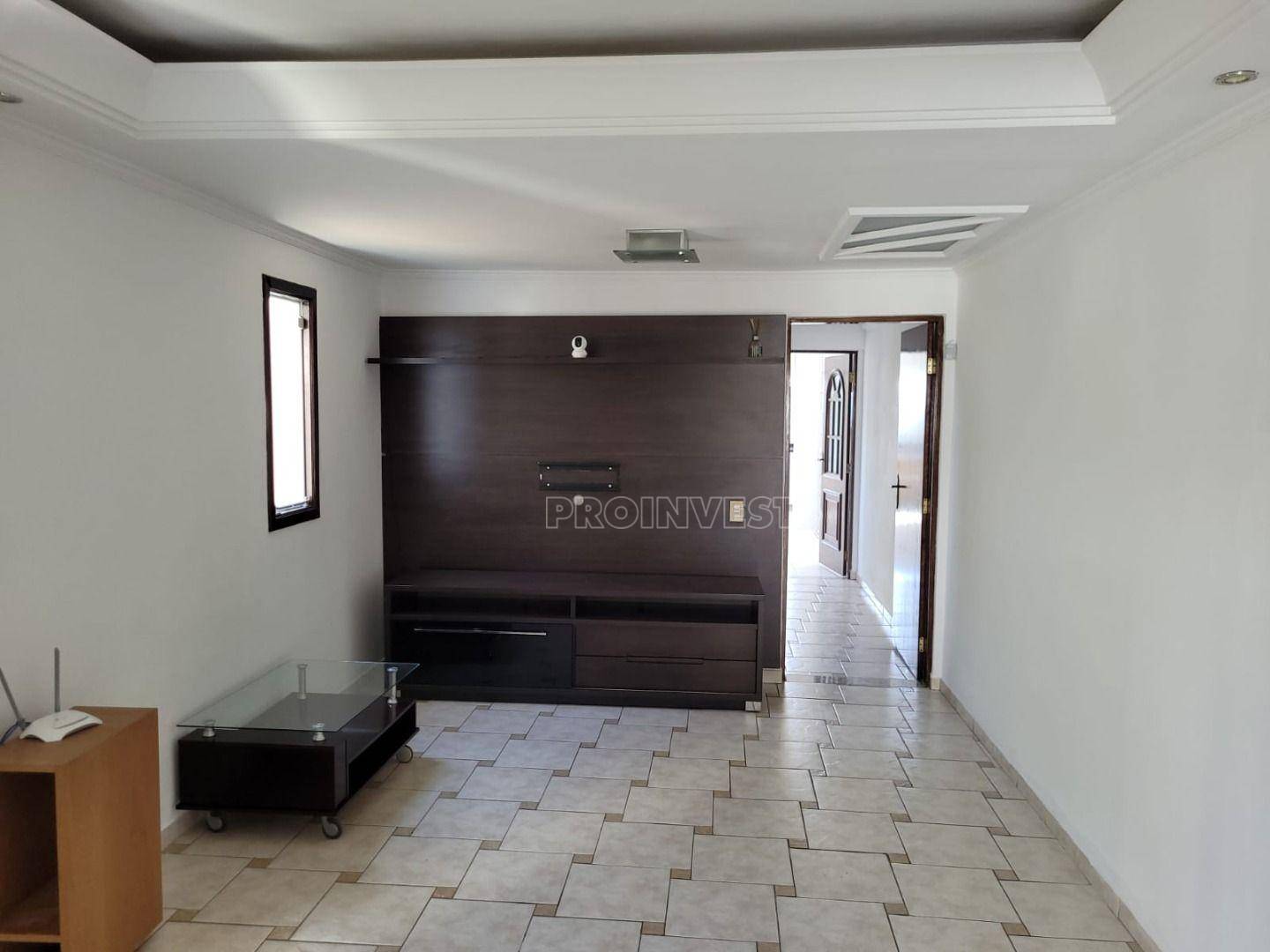 Casa à venda com 3 quartos, 195m² - Foto 1