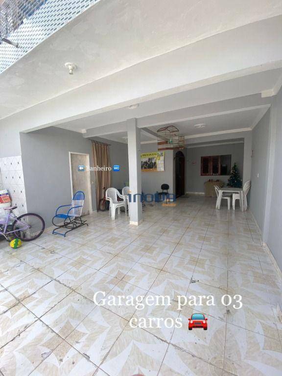 Casa à venda com 3 quartos, 180m² - Foto 1