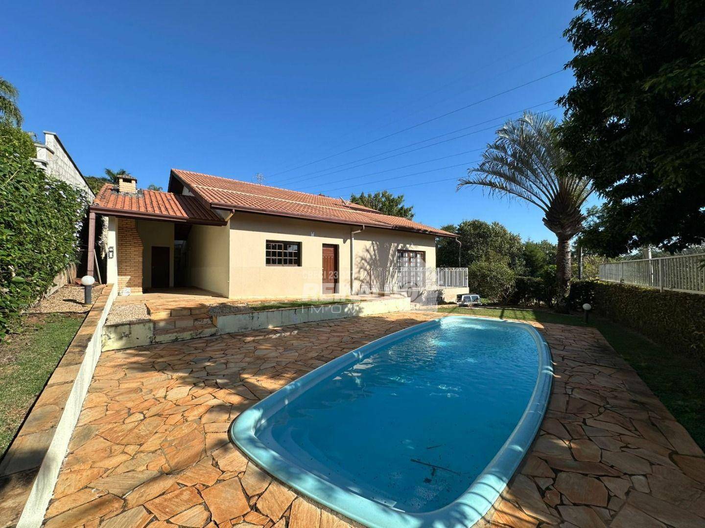 Casa de Condomínio para alugar com 3 quartos, 250m² - Foto 1
