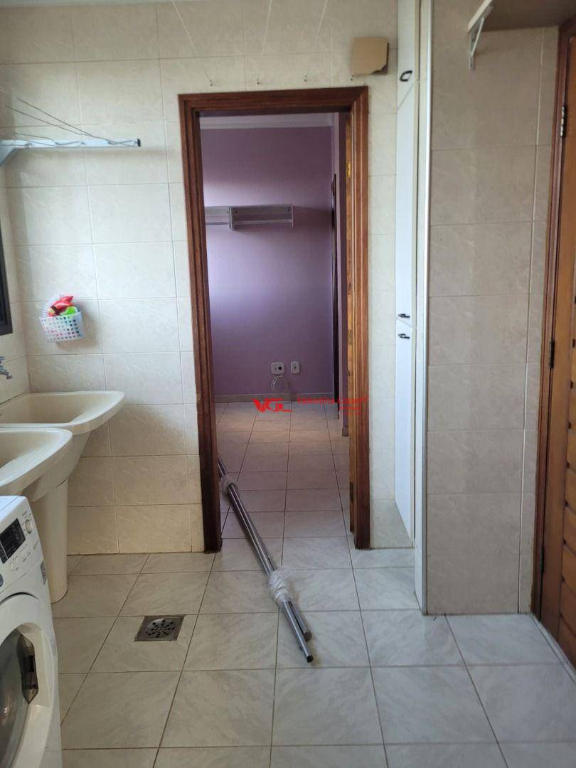 Apartamento para alugar com 3 quartos, 204m² - Foto 28