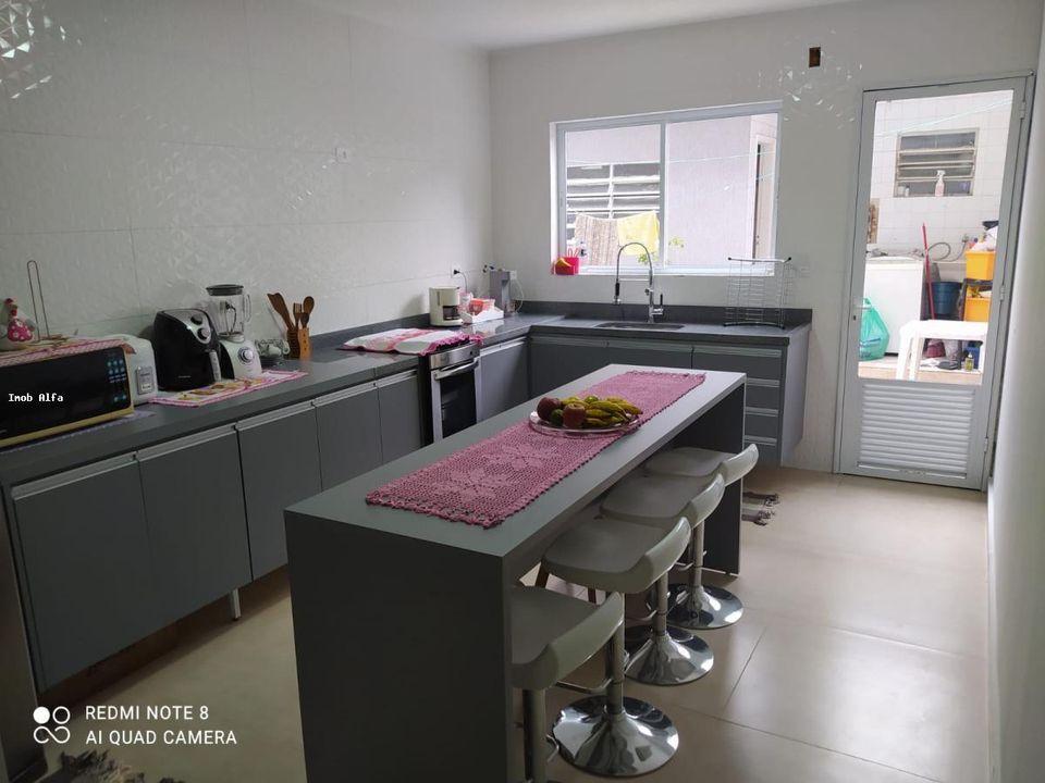 Casa à venda com 4 quartos, 150m² - Foto 1