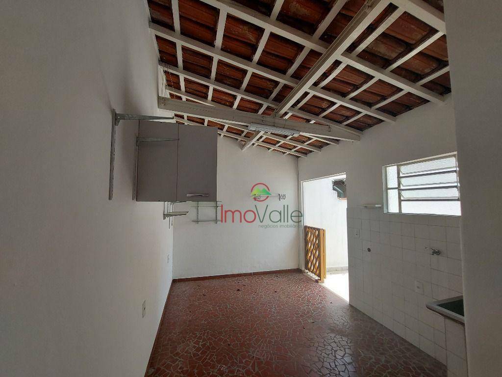 Casa para alugar com 3 quartos, 200m² - Foto 14