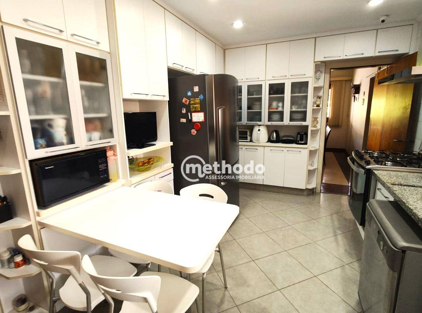 Casa de Condomínio à venda com 4 quartos, 300m² - Foto 18