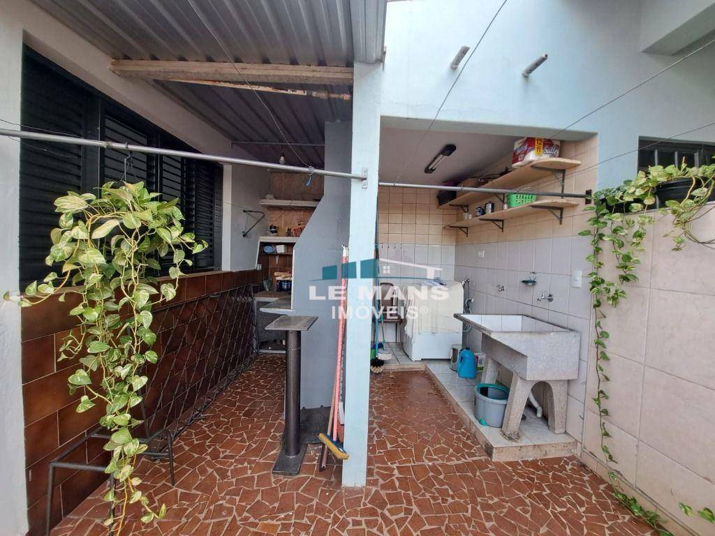 Casa à venda com 4 quartos, 250m² - Foto 18