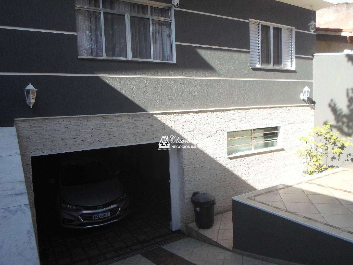 Casa à venda com 3 quartos, 246m² - Foto 1