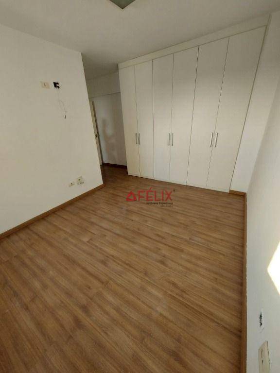 Apartamento à venda com 4 quartos, 165m² - Foto 15