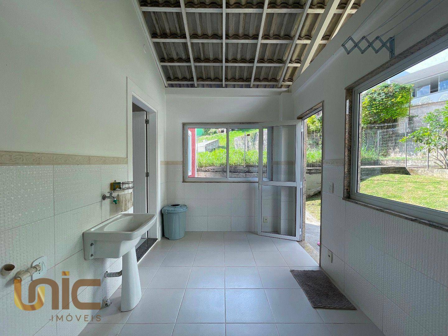 Casa de Condomínio à venda com 4 quartos, 237m² - Foto 18