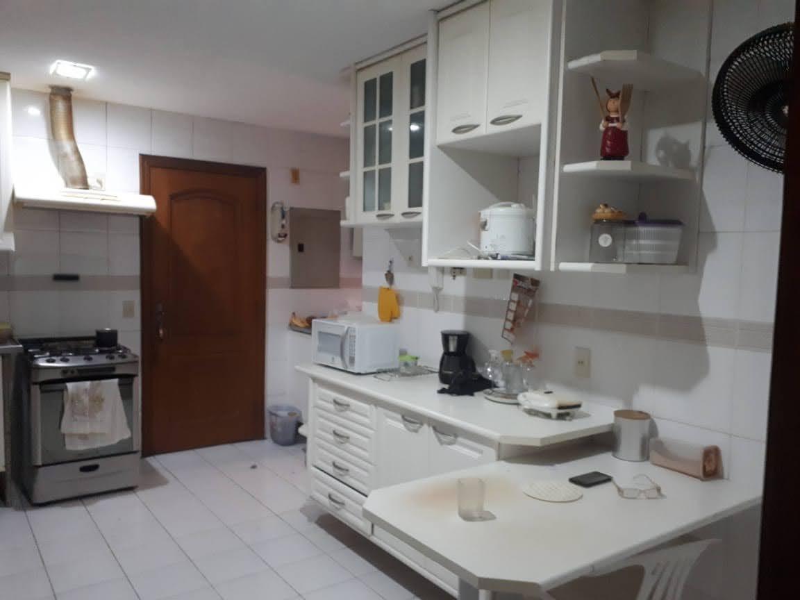 Apartamento à venda com 3 quartos, 190m² - Foto 3