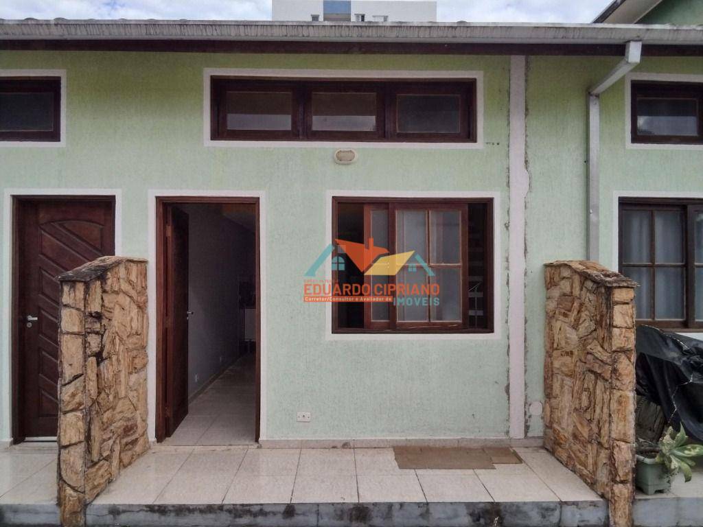 Casa à venda e aluguel com 1 quarto, 61m² - Foto 1