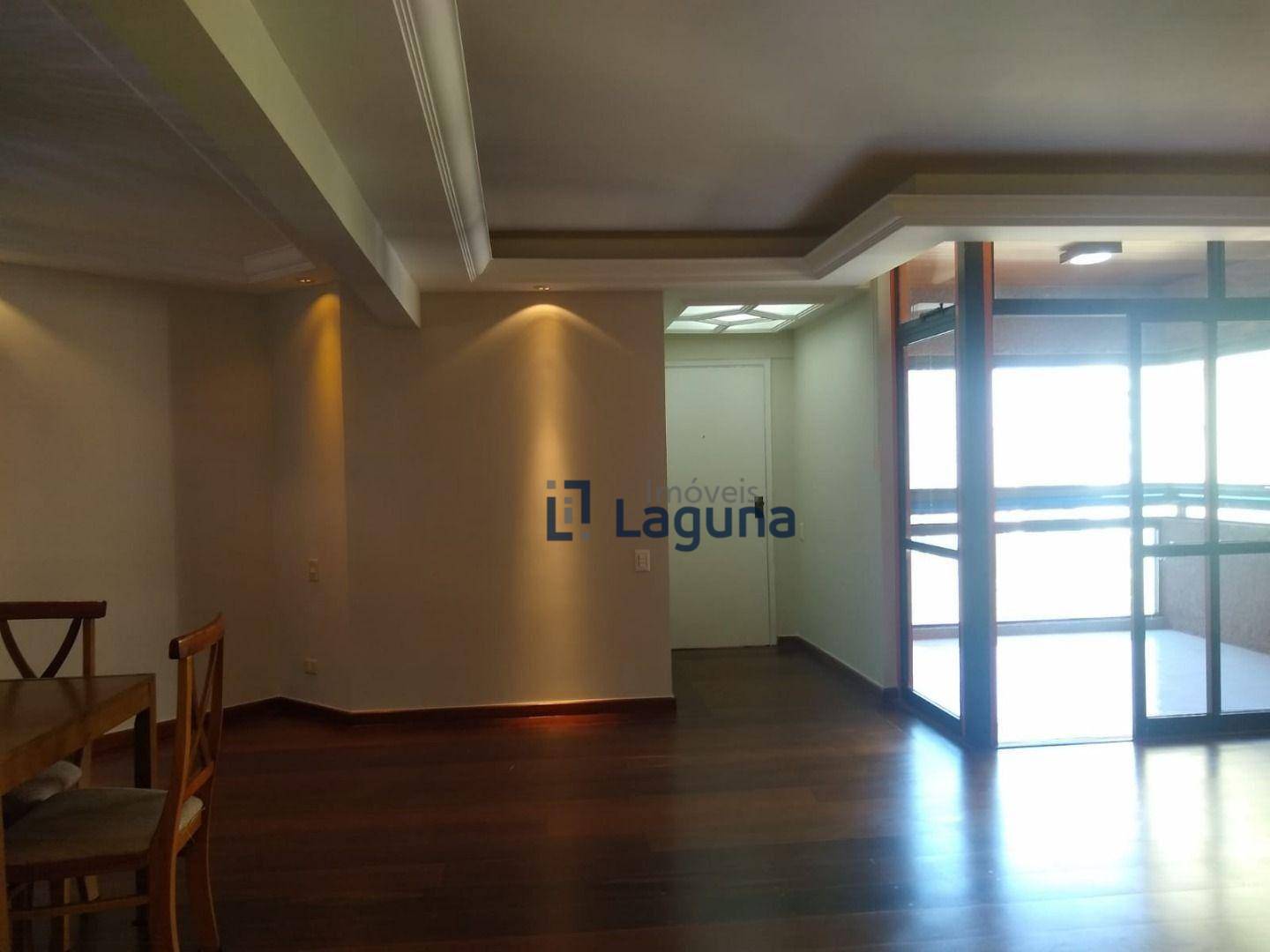 Apartamento à venda com 3 quartos, 180m² - Foto 4