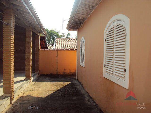 Casa de Condomínio à venda com 3 quartos, 220m² - Foto 2