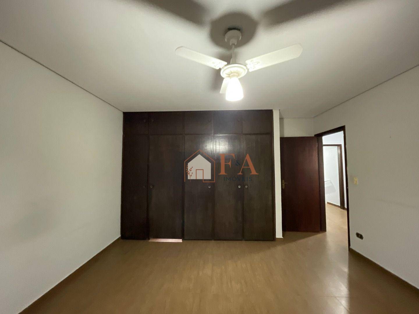 Casa à venda com 4 quartos, 302m² - Foto 21