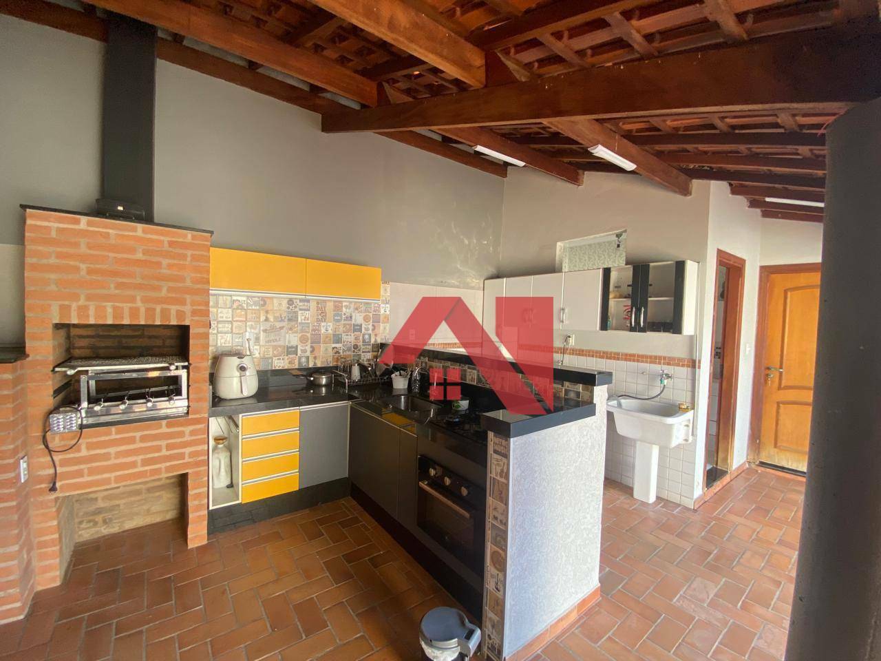 Casa à venda com 3 quartos, 228m² - Foto 4