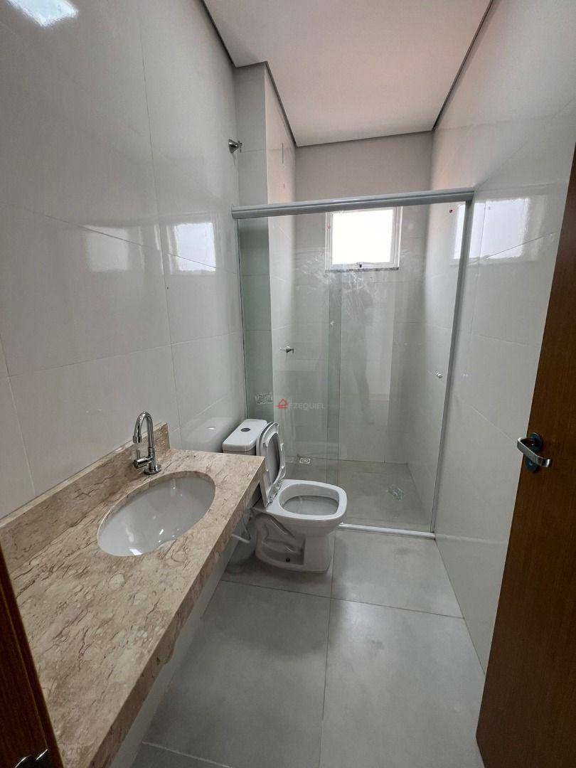 Apartamento para alugar com 2 quartos, 72m² - Foto 11