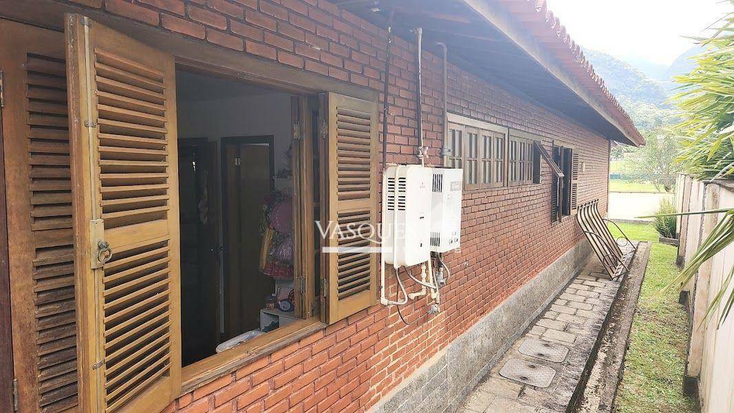 Casa à venda com 4 quartos, 230m² - Foto 45