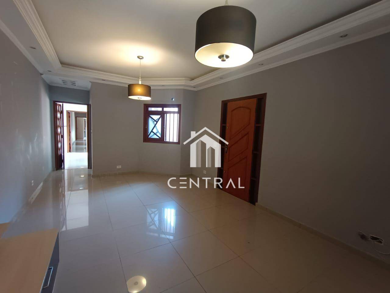 Sobrado à venda com 3 quartos, 330m² - Foto 2