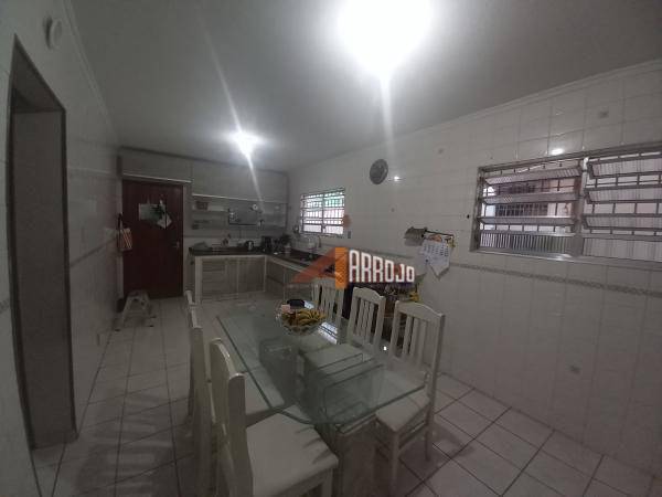 Casa à venda com 3 quartos, 215m² - Foto 14