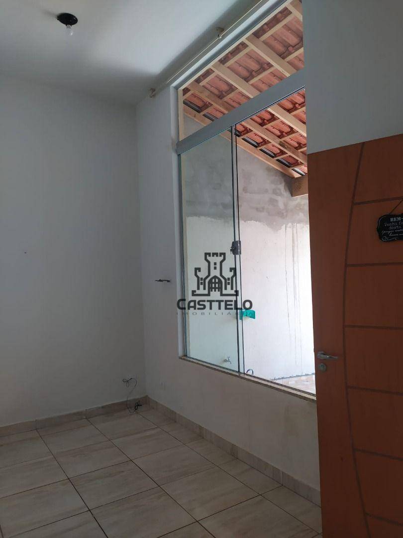 Casa à venda com 3 quartos, 71m² - Foto 4