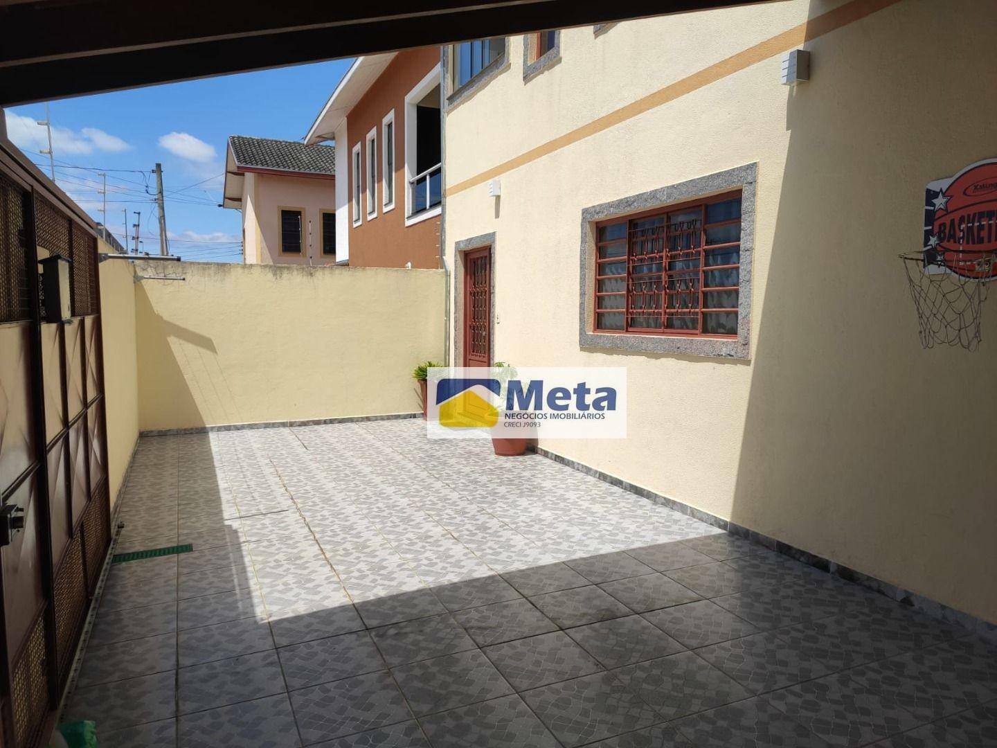 Casa à venda com 3 quartos, 112m² - Foto 1