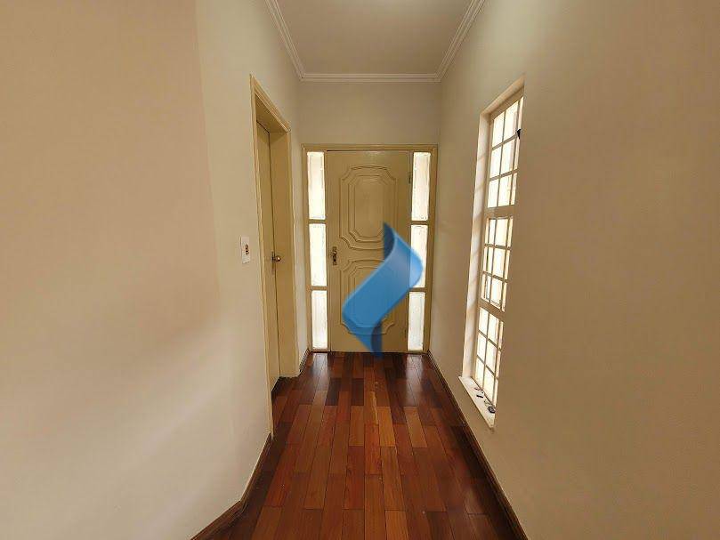 Casa para alugar com 6 quartos, 262m² - Foto 10