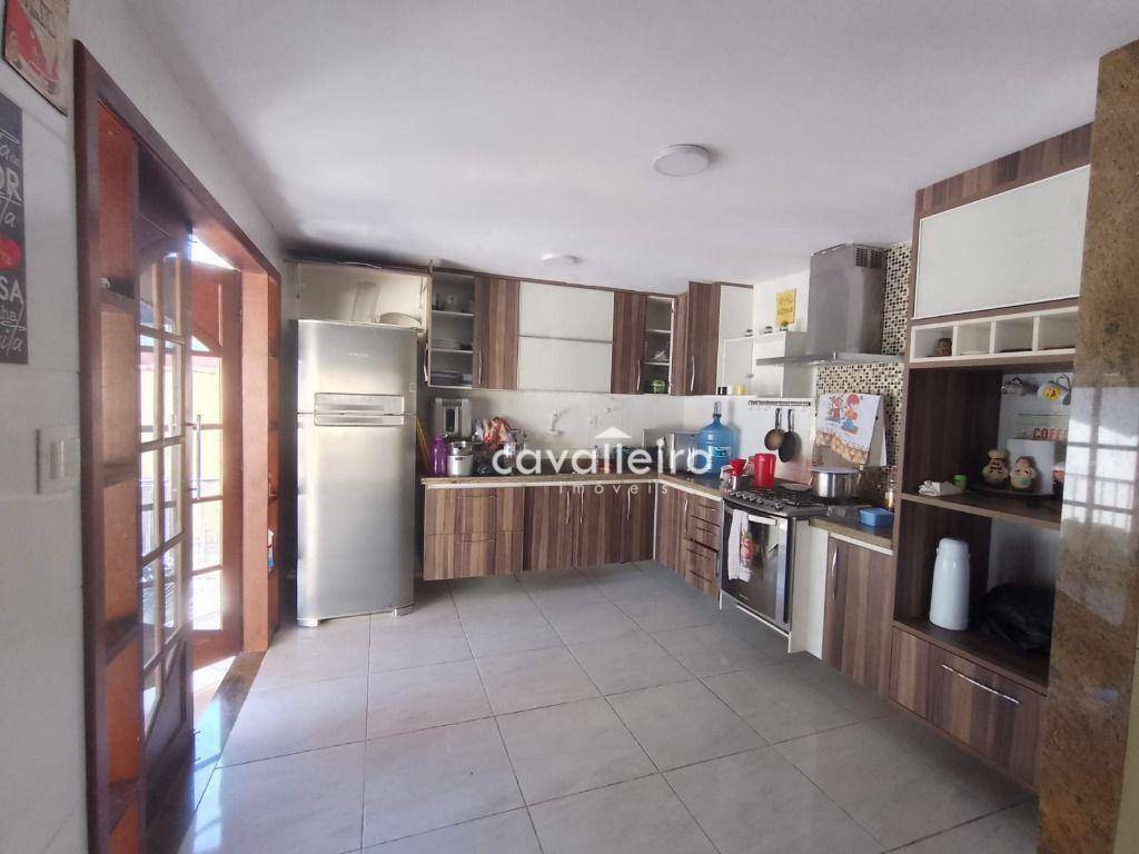 Casa à venda com 3 quartos, 240m² - Foto 10