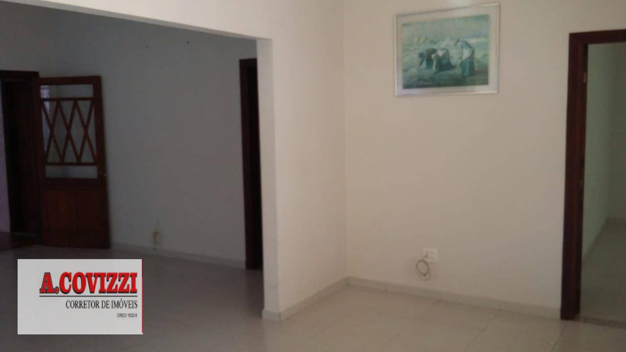 Casa à venda com 4 quartos, 210m² - Foto 2