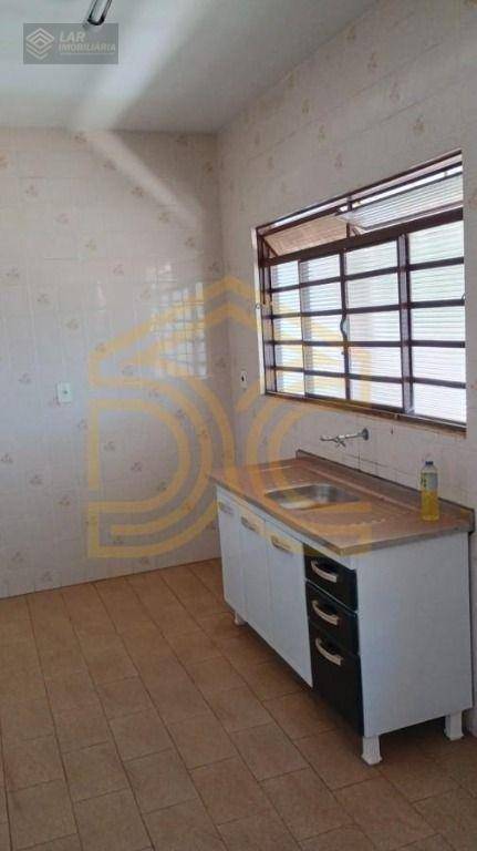 Casa para alugar com 3 quartos, 263m² - Foto 13