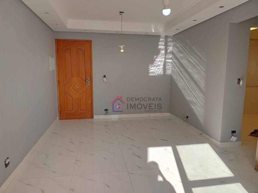 Apartamento à venda com 2 quartos, 62m² - Foto 4