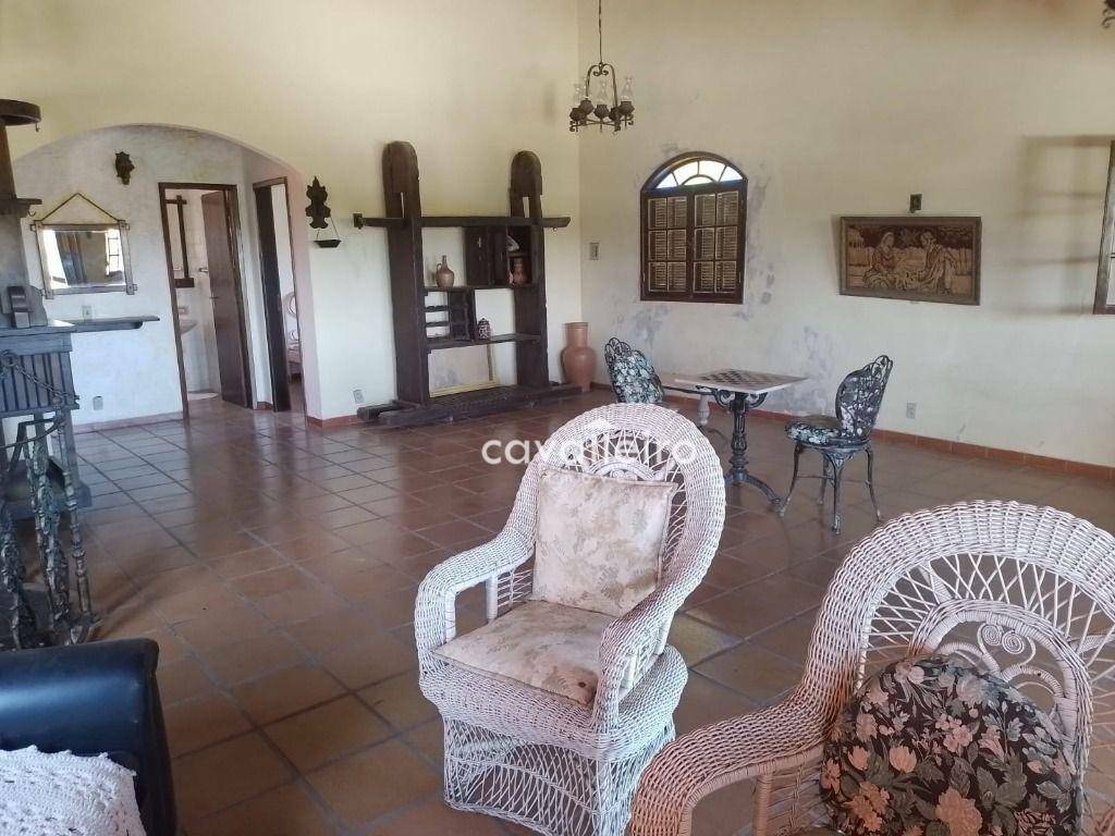 Casa à venda com 6 quartos, 196m² - Foto 14