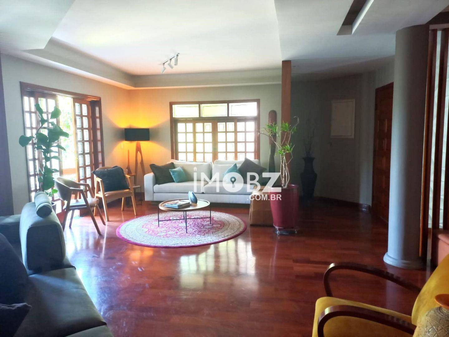 Casa à venda com 4 quartos, 450m² - Foto 1