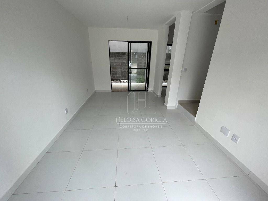 Casa à venda com 3 quartos, 72m² - Foto 2