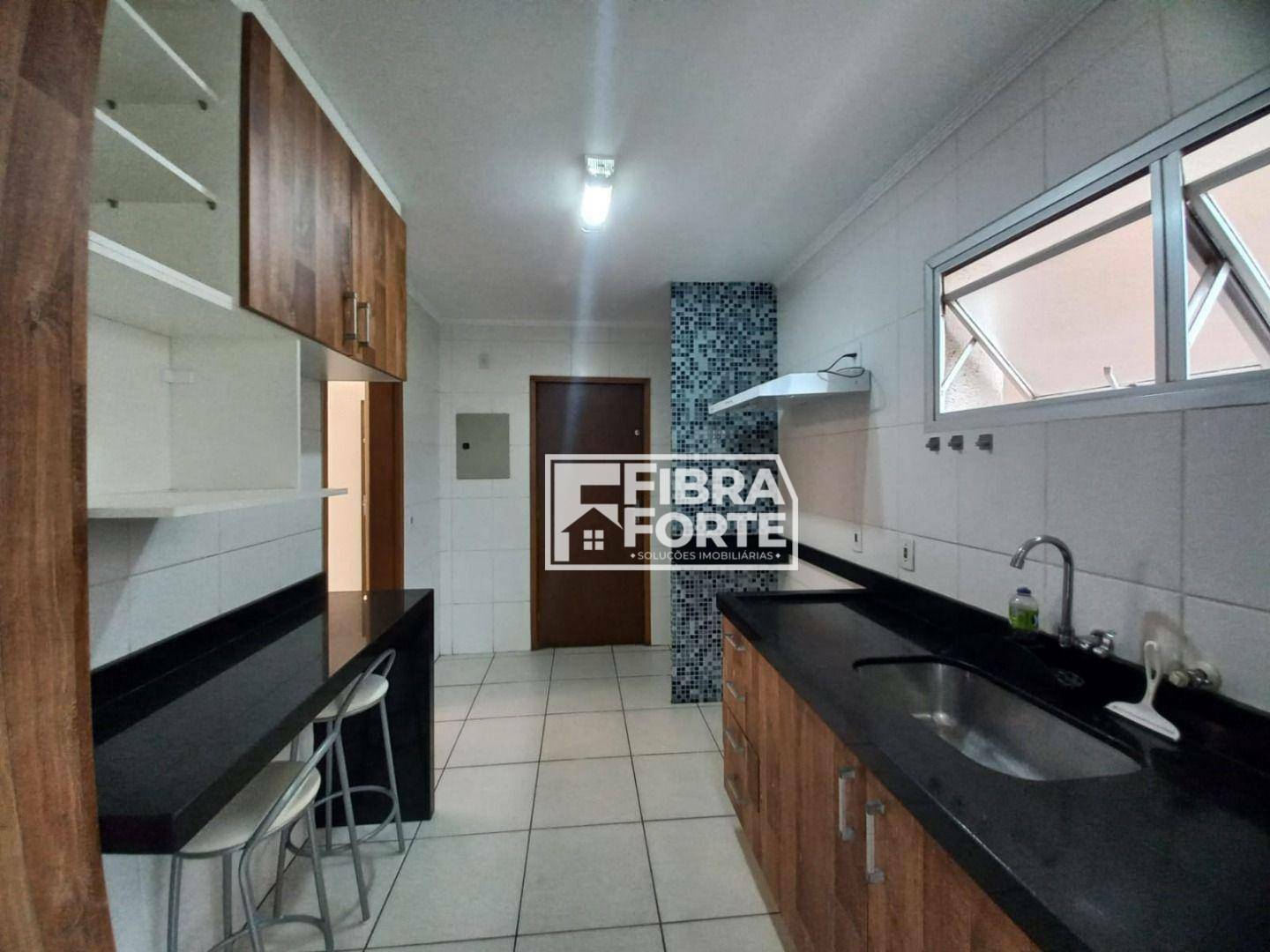 Apartamento para alugar com 2 quartos, 70m² - Foto 13