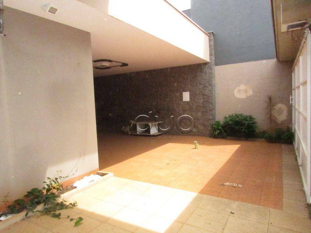 Casa para alugar com 3 quartos, 234m² - Foto 3