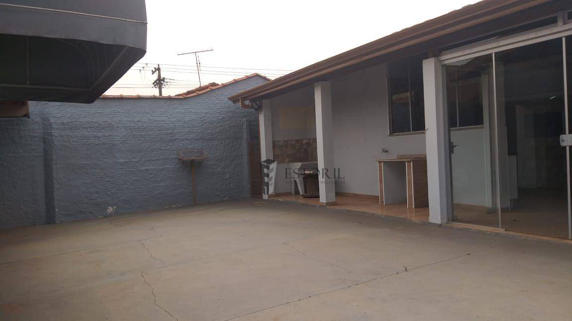 Casa para alugar com 4 quartos, 340m² - Foto 21