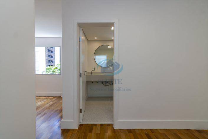 Apartamento à venda com 3 quartos, 149m² - Foto 13