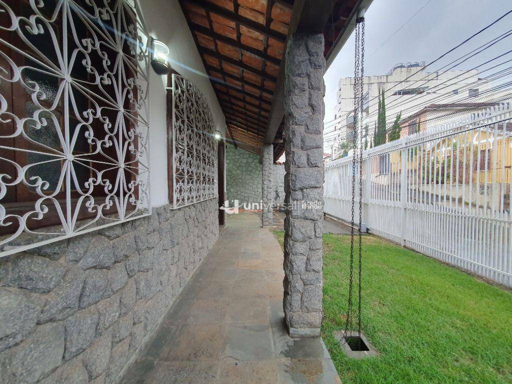 Casa de Condomínio para alugar com 4 quartos, 170m² - Foto 2