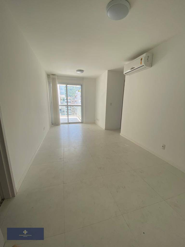 Apartamento à venda com 2 quartos, 70m² - Foto 2