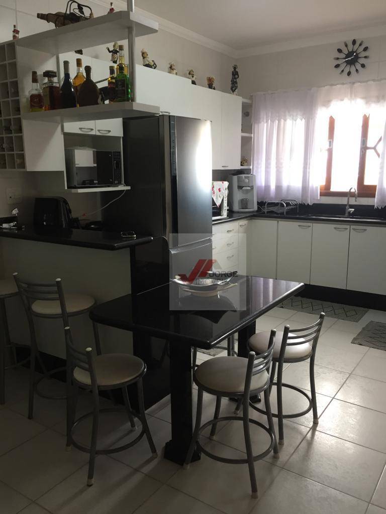 Casa à venda com 3 quartos, 329m² - Foto 9