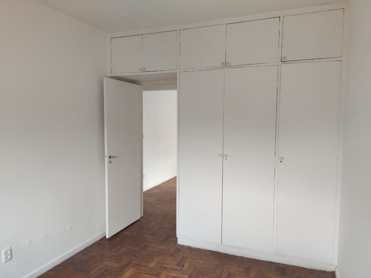 Apartamento à venda com 1 quarto, 45m² - Foto 17