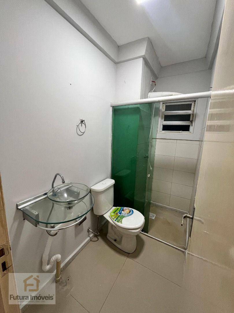 Casa para alugar com 3 quartos, 200m² - Foto 9