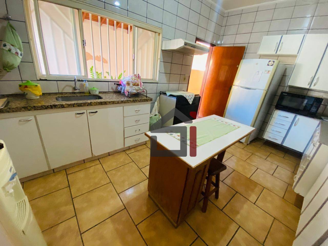 Casa à venda com 3 quartos, 218m² - Foto 13