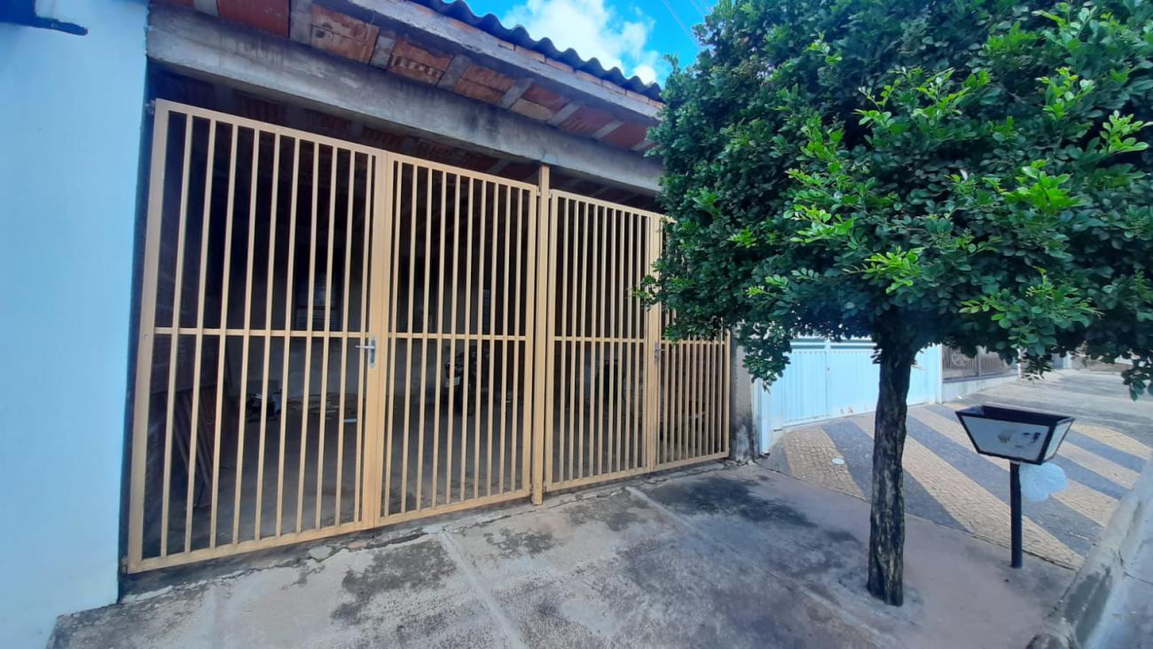 Casa à venda com 2 quartos, 100m² - Foto 1