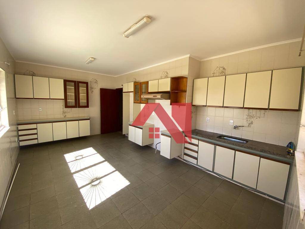 Casa à venda com 3 quartos, 277m² - Foto 11