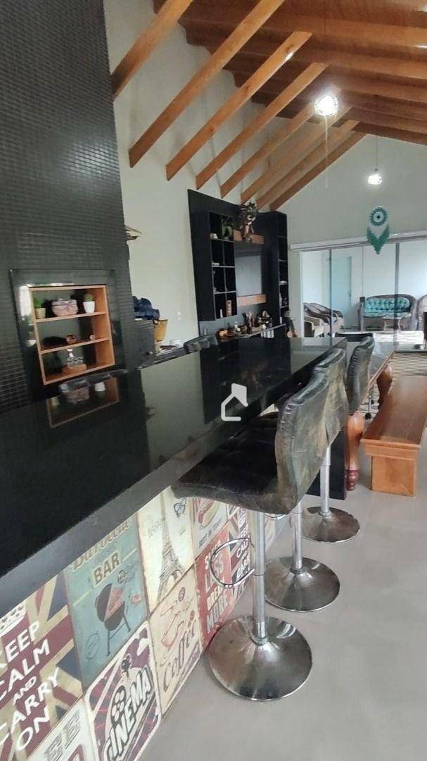 Casa à venda e aluguel com 3 quartos, 305m² - Foto 7