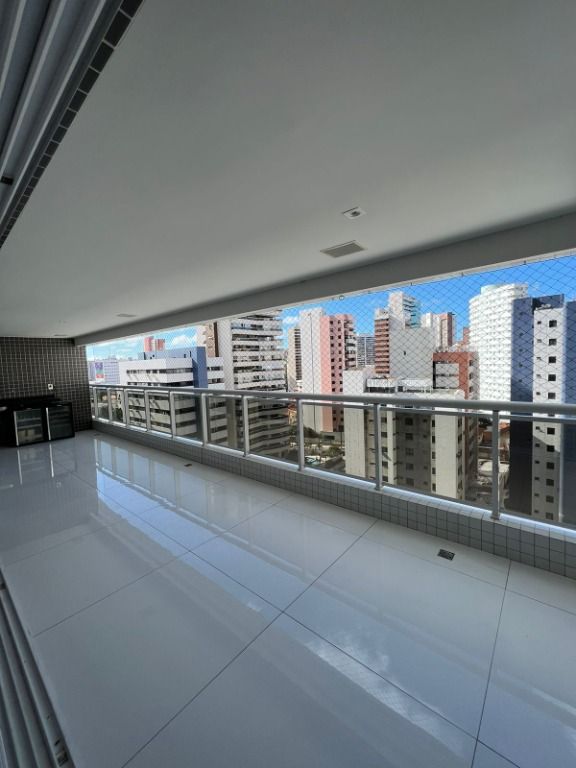 Apartamento à venda com 4 quartos, 225m² - Foto 2