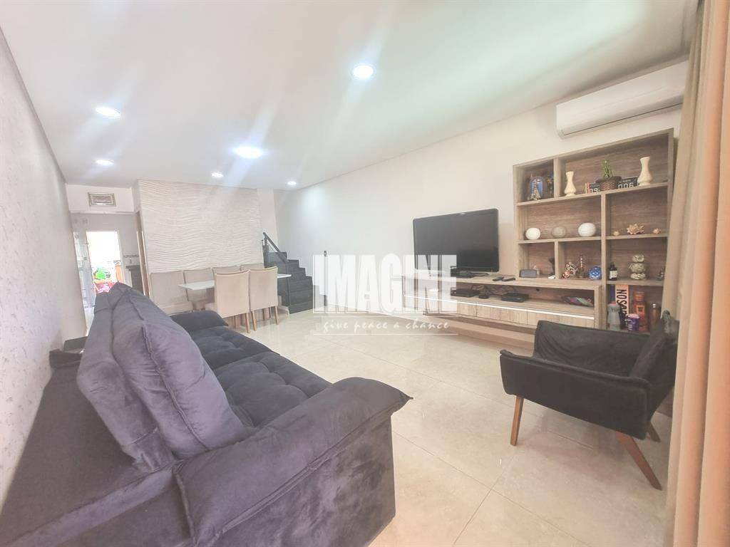 Sobrado à venda com 3 quartos, 120m² - Foto 1