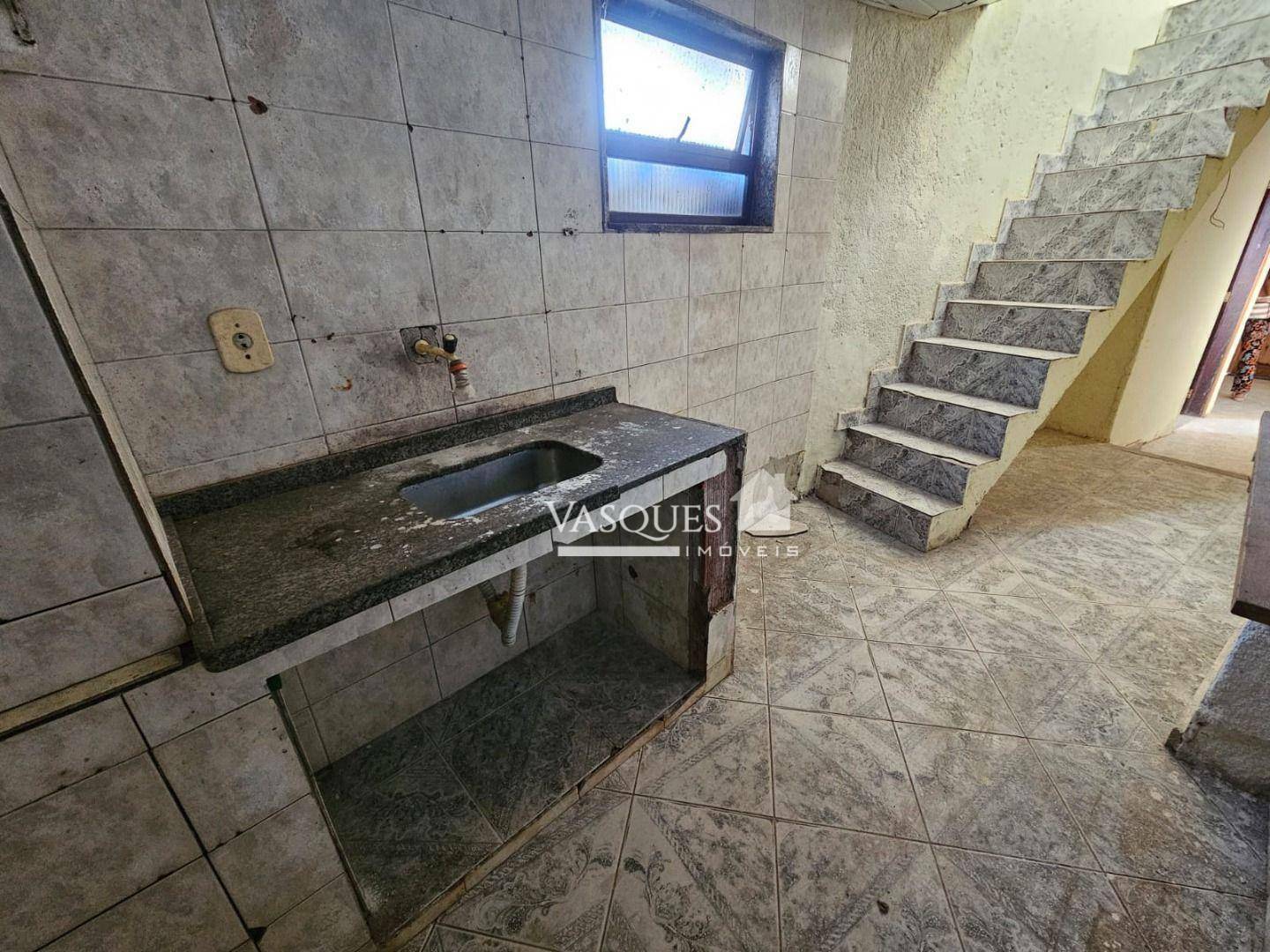 Casa à venda com 3 quartos, 60m² - Foto 5