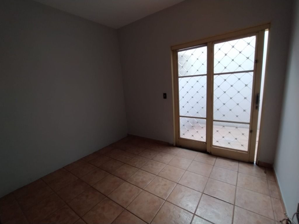 Casa à venda com 3 quartos, 220m² - Foto 10