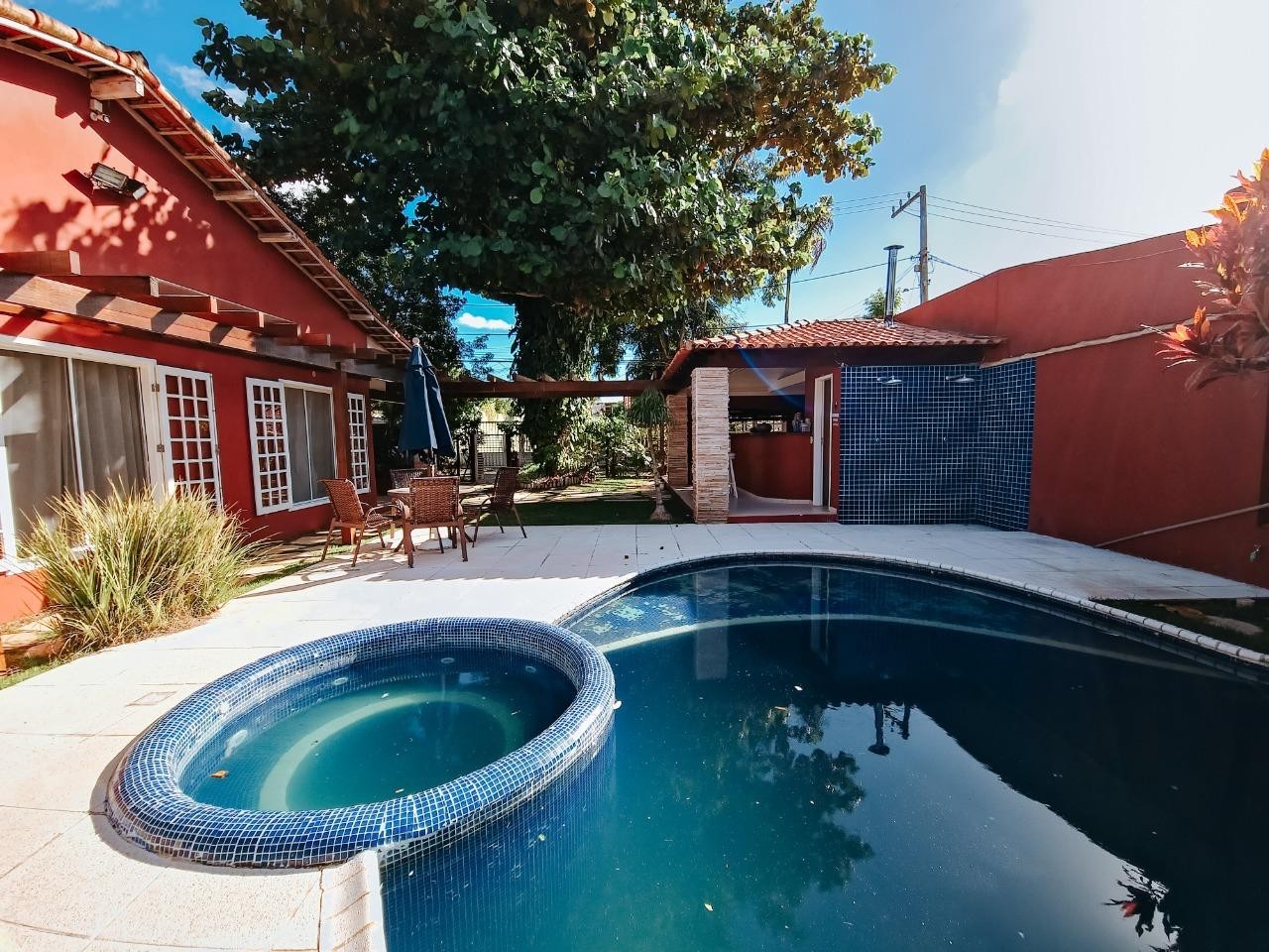 Casa de Condomínio para alugar com 4 quartos, 480m² - Foto 2