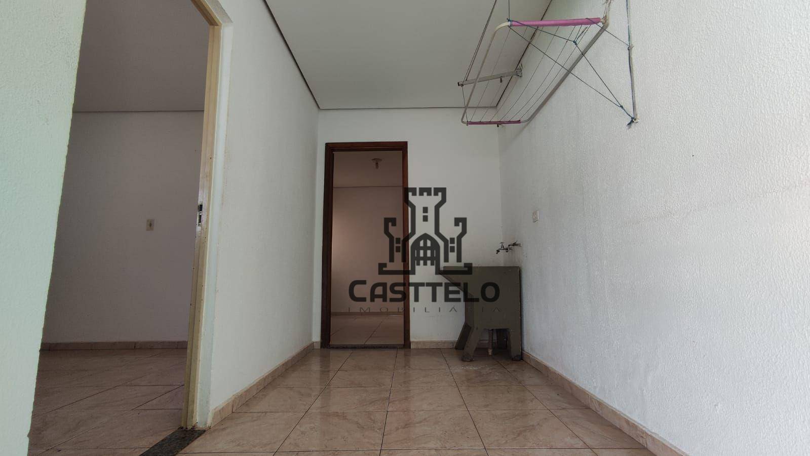 Casa à venda com 3 quartos, 70m² - Foto 4